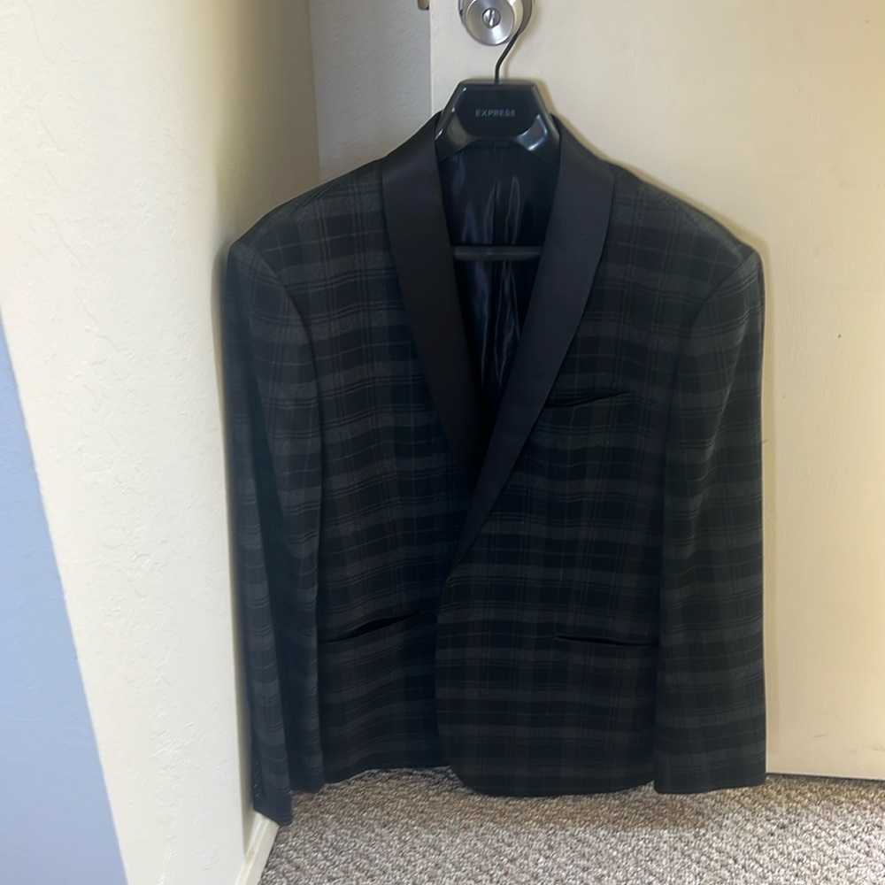 Express 42R black and grey smoking jacket.